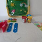 MOCHILA CON PLASTILINA Y MOLDES DE ELMO