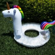 INFLABLE TIPO DONA DE UNICORNIO